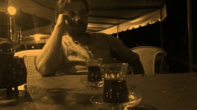 Sakın onlara geçici olarak verdiğimiz dünya metaasına dadanıp (Özenip) durma.
