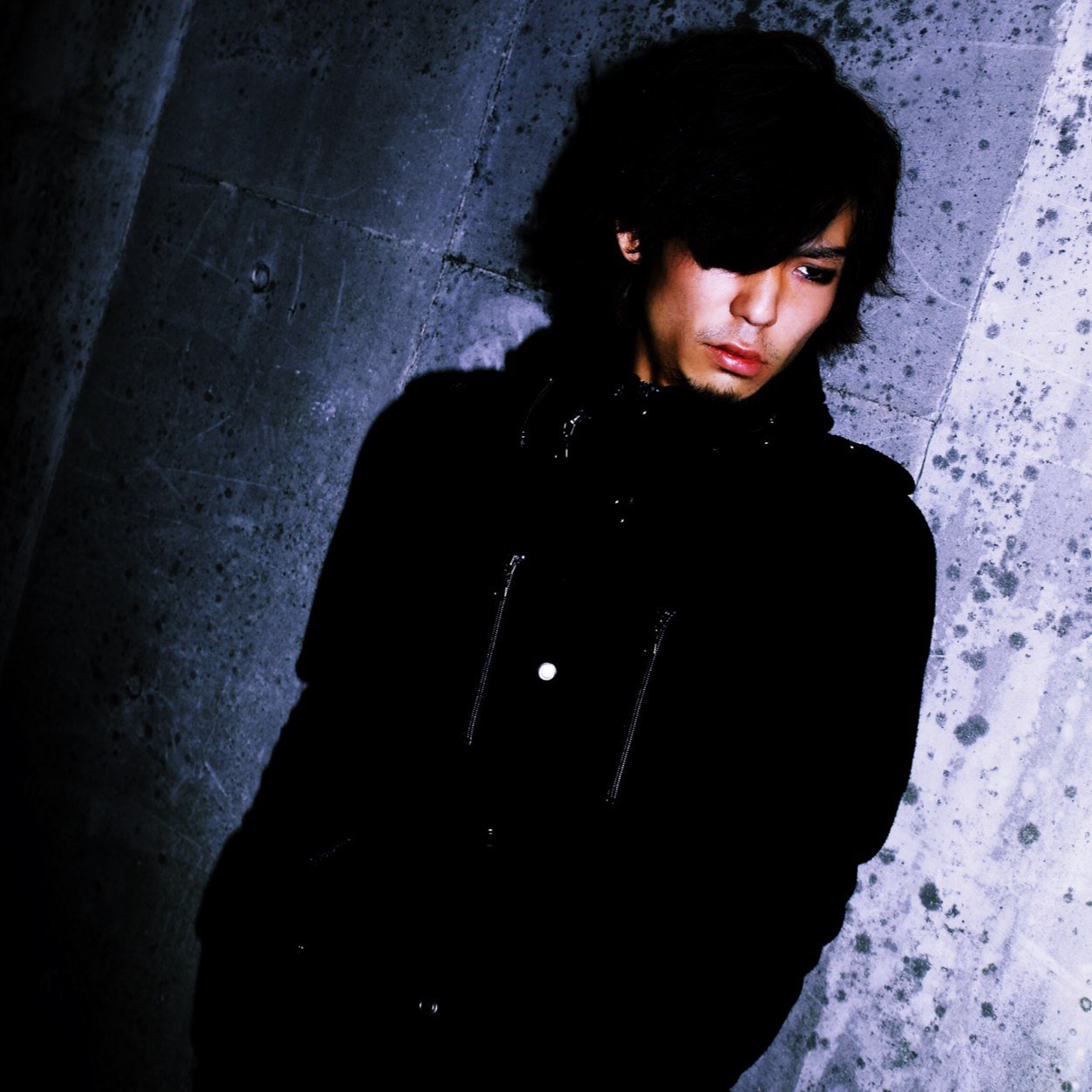 無差別アウトローことKiyo。 愛機はPRS custom24。MAGUNの上手ギター。J-ROCK、ボクシングが好き。「KERBEROS」10/31渋谷サイクロンにてリリース。