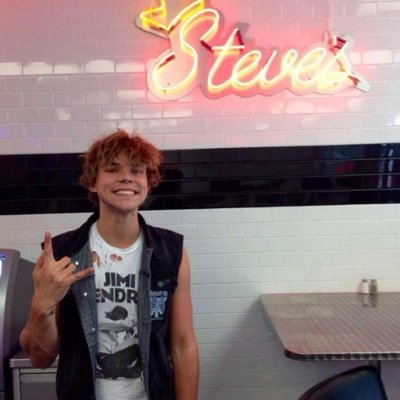 ur hot af ashton would fuck u - have a nice day