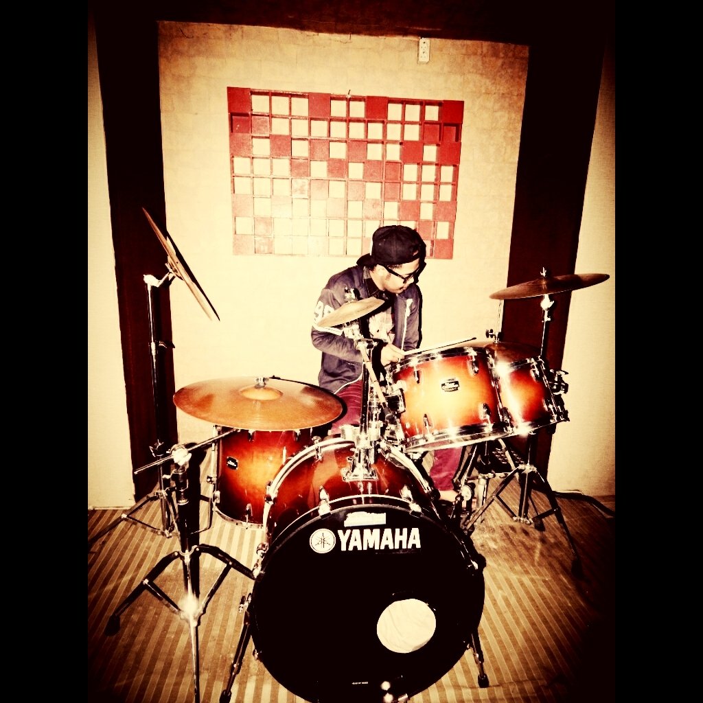 Musik itu bagi w petualangan hidup. I love music classic rock .w kuliah Jurusan Teknik Informatika di ITI , MYDEAR:* @NontinArmala