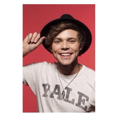 i gave you a free follow to help you gain so follow @damnastxn for me please