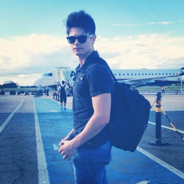 Thiago bell , Twitter Oficial , Filho de Wellinthon Bell , Cantor e Atoor ! 20 Anos , #MeninoSonhdoor