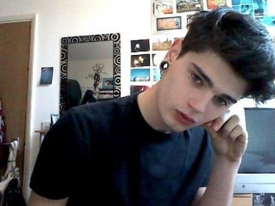 alaskafalling's profile picture. lets get high, listen to arctic monkeys and make out.