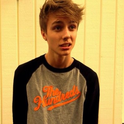 i follow back! Foooer4life❤️omar,oskar,felix,o.g jeg elsker dere!