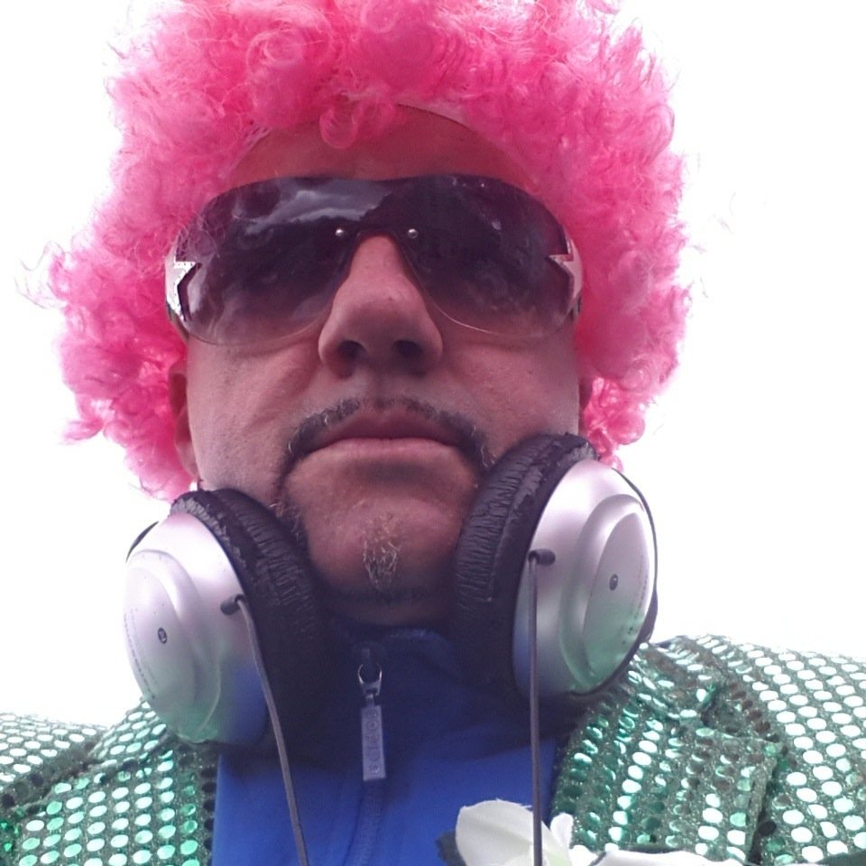 JimmySquall's profile picture. plays records