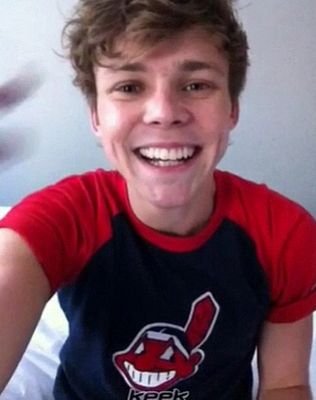 heyy bae.Could you pls follow @Best5sosImagine instead of this acc?.If you have 0/4 turn on their notifs for DAILY DMS + Imagines.