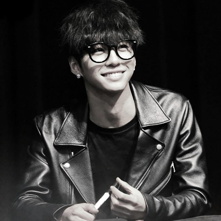 Annyeong! FOLLOW → @ariellahajdu_ instead of this account! I'll follow you back! Only K-Poppers! Thank you!! ♥