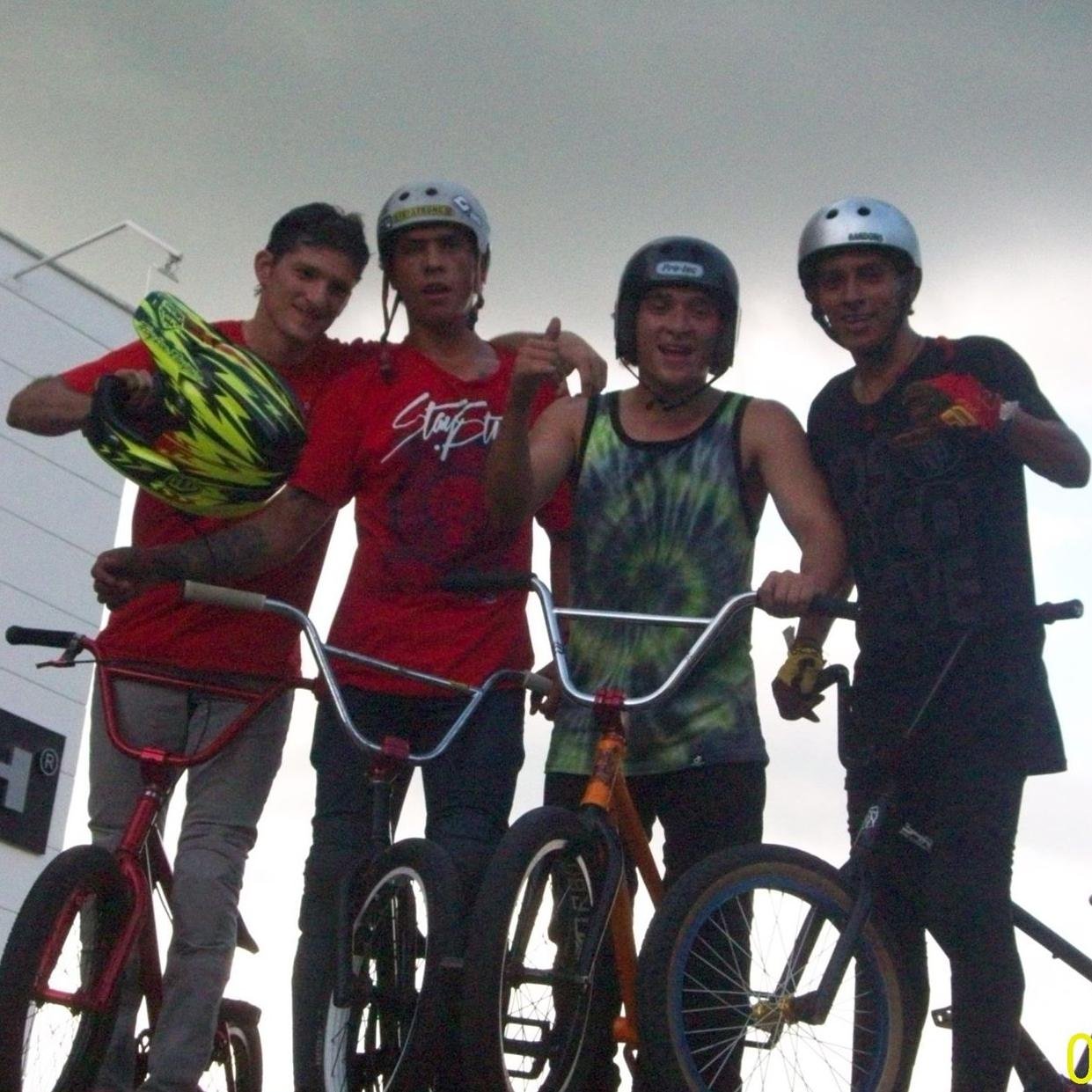 Rider en #skmprobikeshop y #staystrongbmx