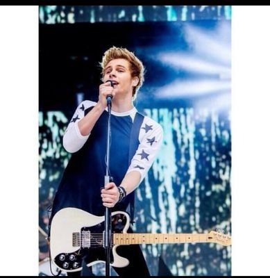 follow mainaccount @best5sosimagine bc i gave u a free follow. turn on their notif for 4/4  for dm