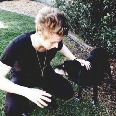 follow @70scaI and ask her to dm you to luke, michael, ashton or band :-)