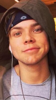 go follow @hurtingforirwin . she'll follow back