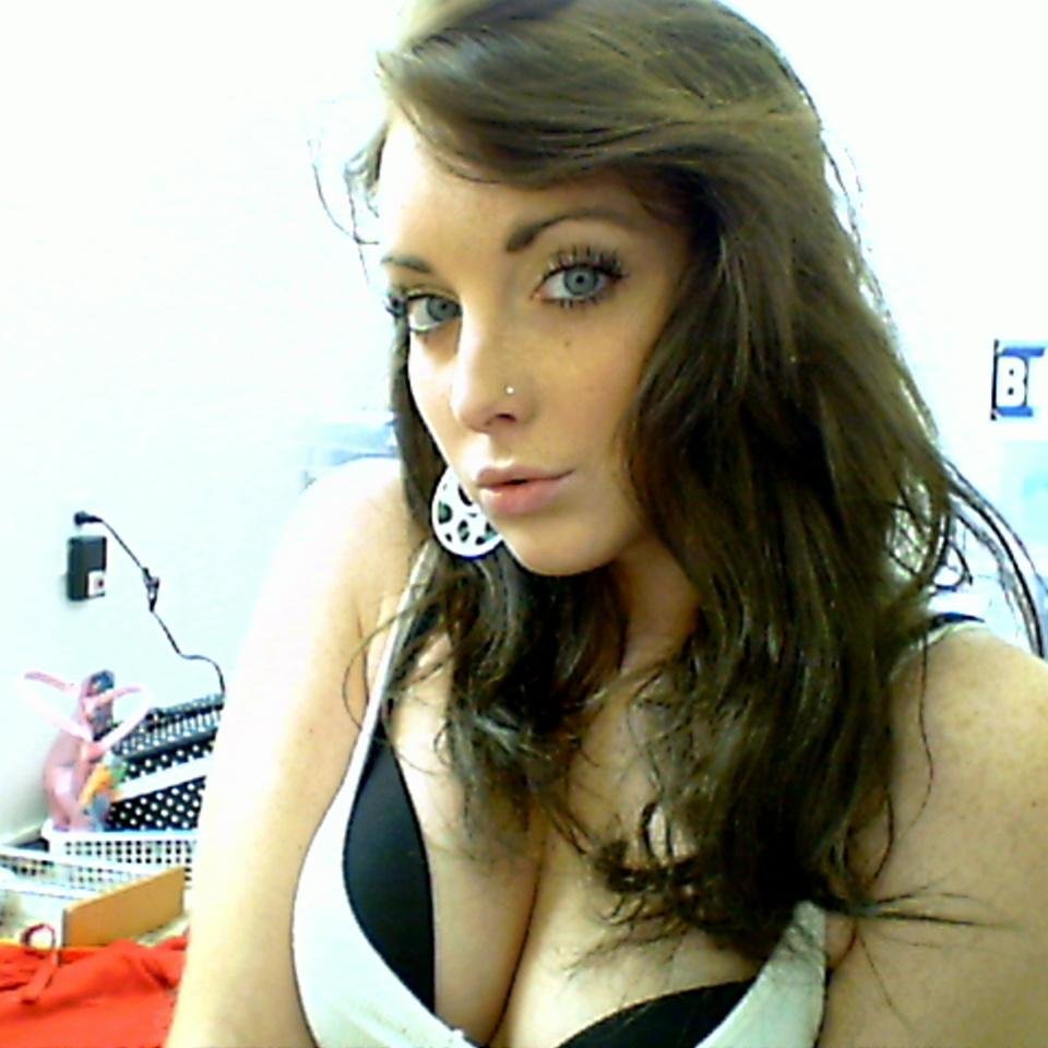 20 years old| I love turtles | http://t.co/9aUIysn4UU| KIK allison_lovely94|
