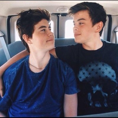 I gave you a free follow so please go follow @NashGriear and help her to 3k!