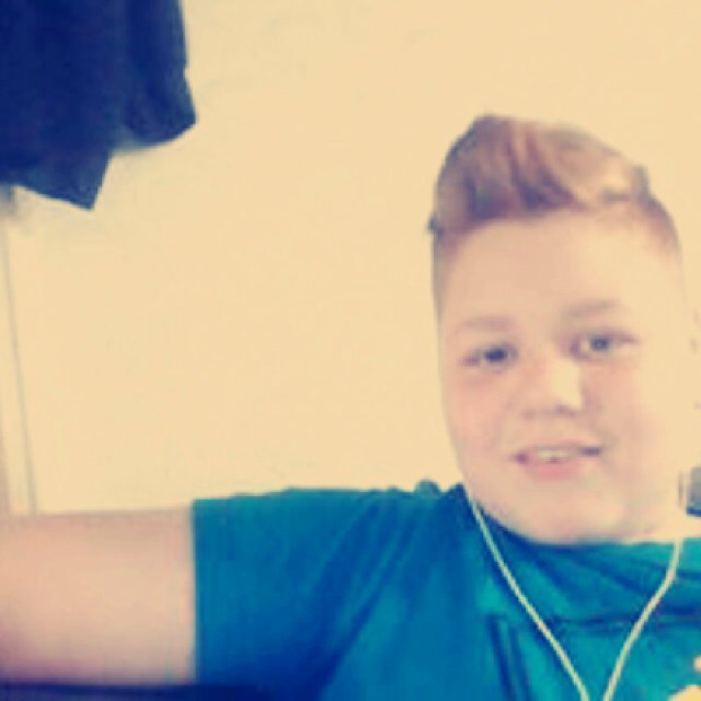 HI I'm paul a 13 year old youtuber I'm new so if you have any questions tweet me ♥