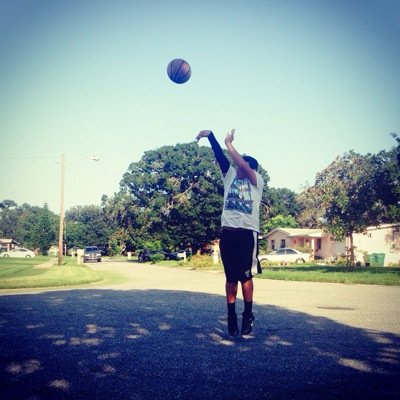 It's young Papi Clinton !!! Basketball player #23
