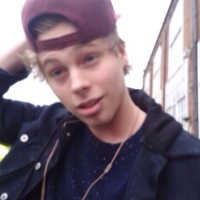 Luke_is_my_l0ve's profile picture. I gave you a free follow could you please follow @hemmoxdimples and rt this https://t.co/yOXdlJmPmz