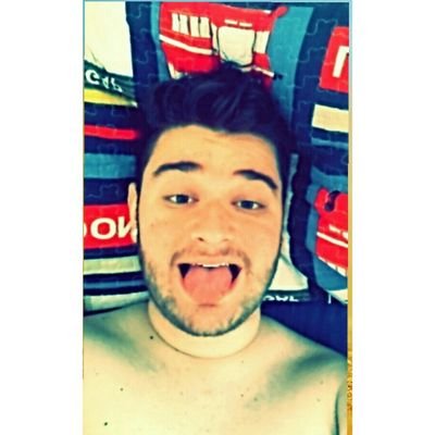 Me julgue como quiser a opiniao e sua, mais a realidade e minha!!!