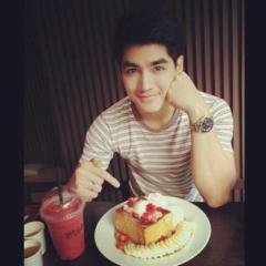 yg baik kalo di follow pasti langsung follback !
tanpa mention !

nyiinndiir dikit..