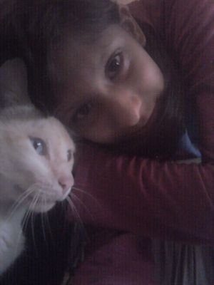 hooligans apasionada y, smiler, ringers por amor a los hobbits y elfos y mi otro nombre es lalo :3 y también soy una absurda  cenicienta en un cuento de papel s