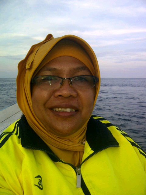 poenya suami dan dua orang putri cantik he he he he