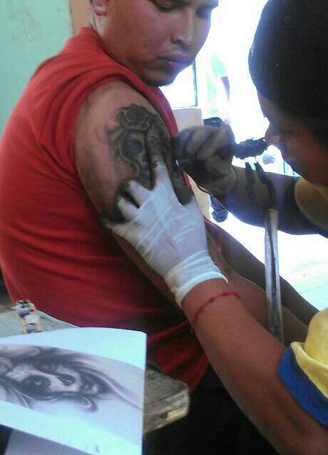 Tatuador profesional en: #MiBellaVida⚜  #PueblaCity #TatuadoresMexicanos
#TeamFollowBack 👍