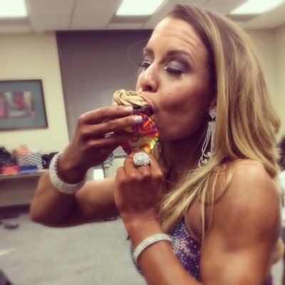 Name is amelia. I require cupcakes to maintain my sanity. #iifym