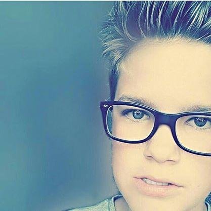 SimonSchmerbeck's profile picture. ich heise simon und bin Teilnehmer bei the voice kids. Ich werde am 11.4.2014 ausgestrahlt also schaltet ein! 24-3-2002 (12Jahre altz)