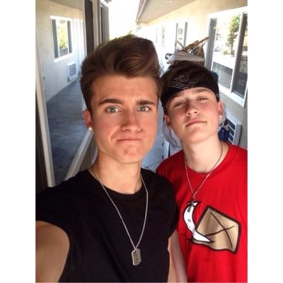 @WeeklyChris @CrawfordCollins & @Anusong6 follow my personal account❤ @crawfordcollins follows this account also❤