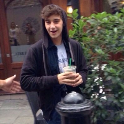 Please go follow @GIGGLYJAI ! RT the first 6 tweets for a dm to 5/5 of the janoskians and calum!