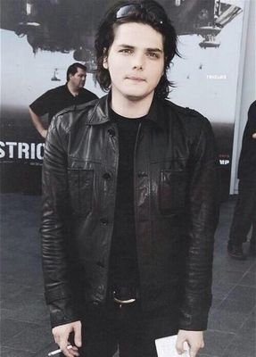 Just name a scenario, era, whether it's an mcr band mate ship, or if you want to be you. Gerard & all the other band mates are open. Just choose who you want to