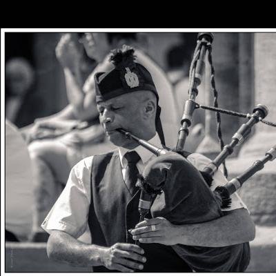 Street performer, Wedding & events Bagpiper available to hire  to add that memorable touch to your special event/ occasion.