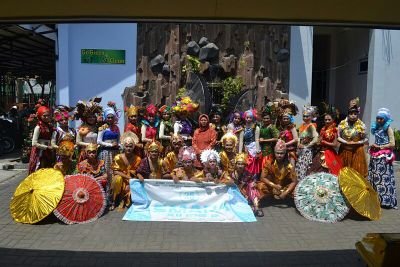 Hari ini kami mungkin di lihat pecundang tapi lihatlah esok, kami akan memiliki semua yang di impikan orang lain-JurusanIPS- | SMA N 4 PURWOKERTO