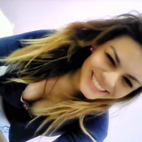 “Com um sorriso desses você não precisa de olhos…”
— A Menina Que Roubava Livros.