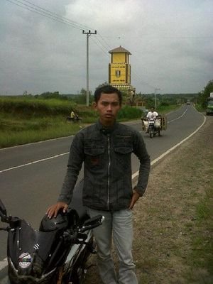 Aku orangnya pendiem,pemalu,pemalas tapi juga pemarah.