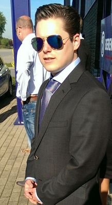Student Logistiek&Economie @ HAN Arnhem | Laphroaig | Pokerstar(s) | Levensgenieter | Semi-Muzikant