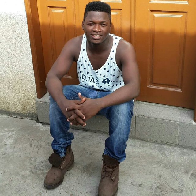Lace.Few Months ago, He gave us #TurnByTurn Ft Phenom, While rocking that Jam, Lace surfaced again wit smashing Hot Single “AiyeMiami“ http://t.co/r4SduCaPdj