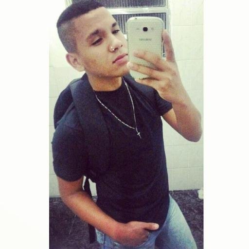 Deliberadamente minha mente entende minha alma, sente e não é indiferente, mesmo vivendo atualmente.

http://t.co/4QkagnOzgW