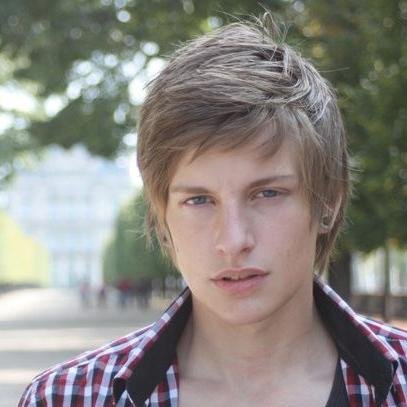 GEREKSİZ ELEŞTİRİ GİZLİ BİR HAYRANLIKTIR.  CHARİSMATİC - HANDSOME - NİCE - STRONG - (HAYVAN SEVER)