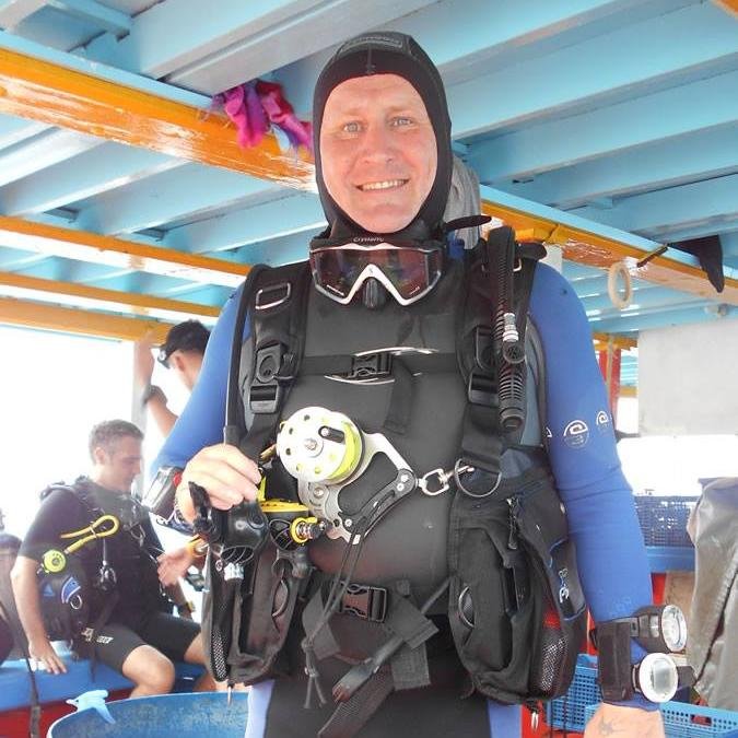 Scuba Diving Instructor and Builder in my spare time.