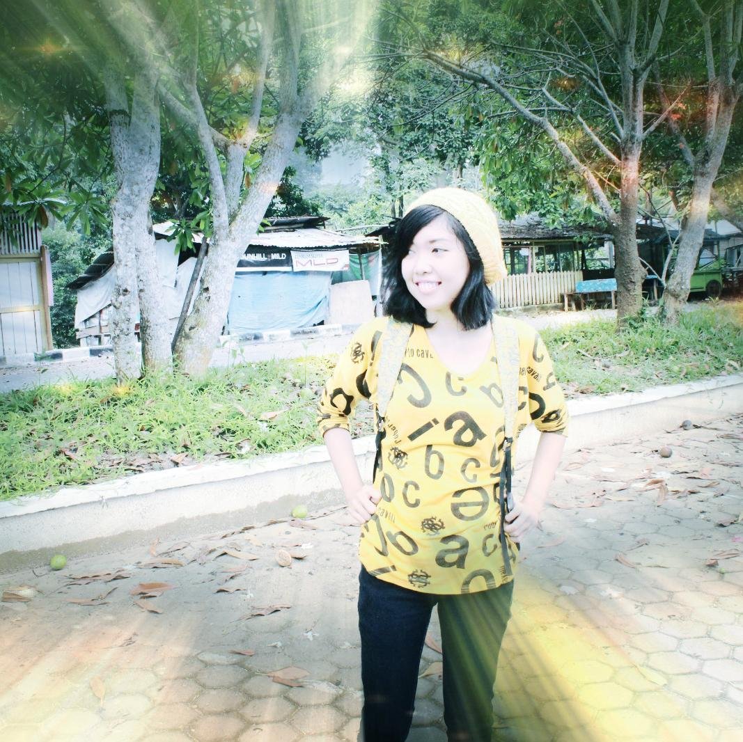 I'M NOT A GIRL, NOT YET A WOMAN | 27th of may | College Student | Instagram : Bellanotswan | 17 | BURNING RED |