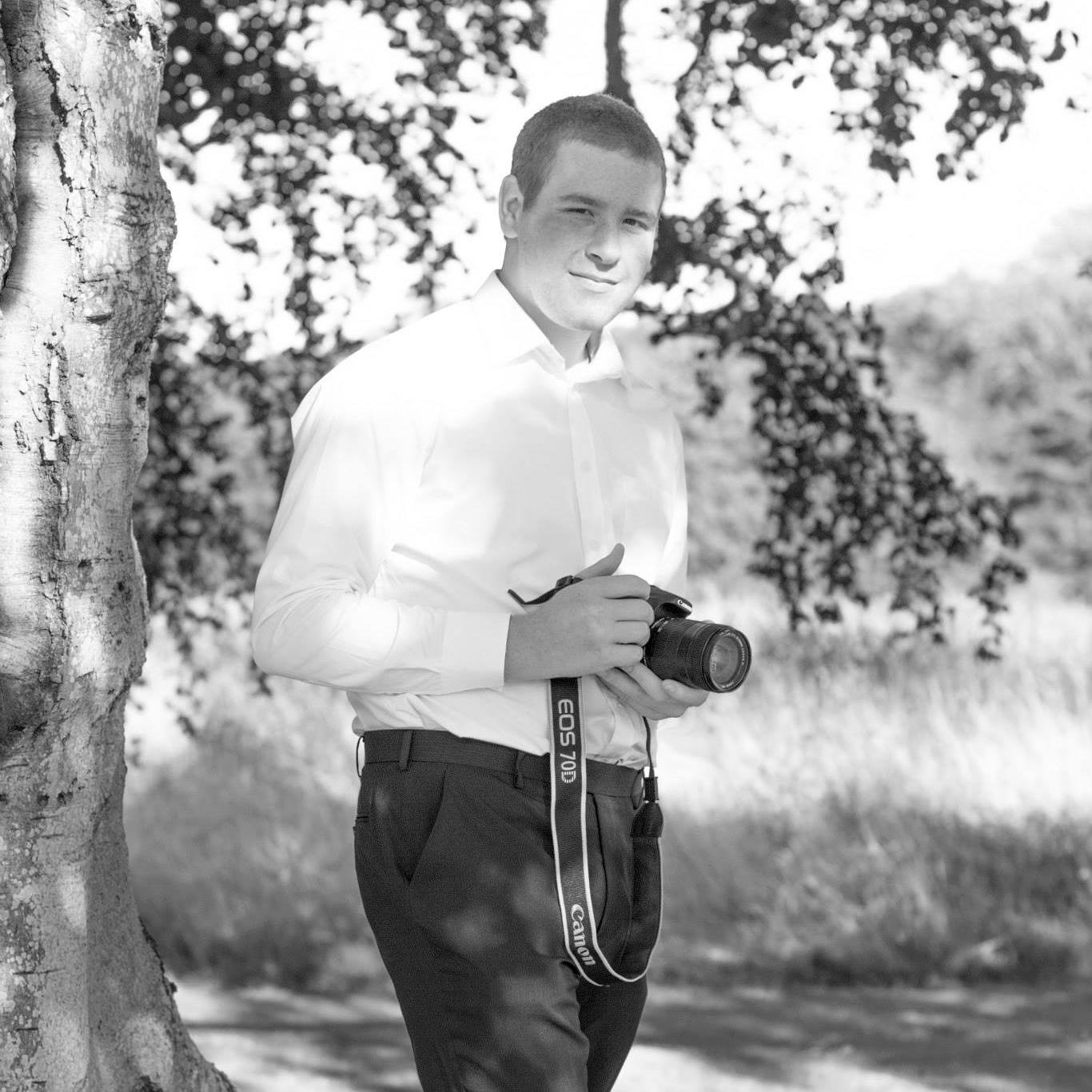 I like Photography & Videography!... Follow for follow :-)