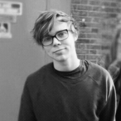 HEY GUYS please follow @ashbutts and just ask for a follow x