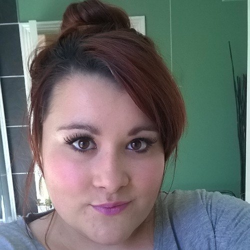 avid makeup and nail varnish hoarder, number 1 fan of disney and a bit of an all round numpty.