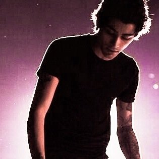 ask for a follow back on @raybanzouis
