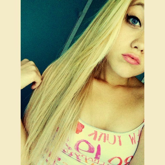 I hate everyone.✌️