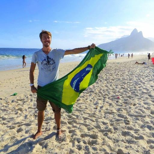 Oi, sou Axel, sou alemão e faço videos no YouTube falando sobre o Brasil e a Alemanha, aulas de alemão, etc |

Um alemão que fala português |
INSTAGRAM @xaxelx