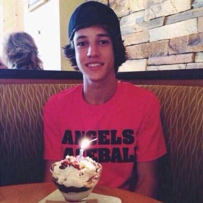 THIS IS A FREE FOLLOW FROM @MORECASHPLEASE SO GO RETURN THE FAVOR WITH A FOLLOW AND PLEASE RT THIS TWEET SO CAM WILL SEE IT!! ⬇️⬇️⬇️⬇️⬇️⬇️⬇️⬇️⬇️⬇️⬇️⬇️