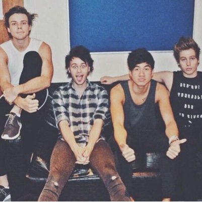 Free follow from @jadetan5sos Please RT/FAVE the link and TAG CALUM she folows back if you ask