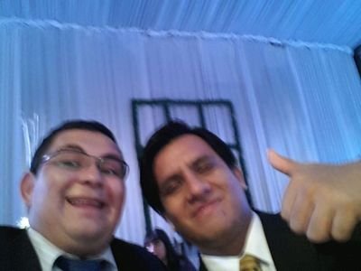 Odontólogo olimpista. Estudiante eterno de guitarra, de idiomas y de cocina. Creo saber mi lugar en este mundo. Sé silbar en Inglés.