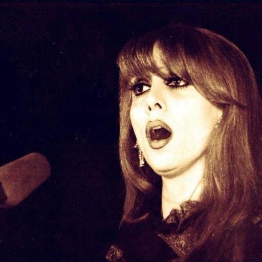 ( No to racism , no to extremism , Yes to peace , yes to love ) I love the singer Fairuz ♥ and I love reading books ♥
Forza Juve , Vivo Azzurro ♥